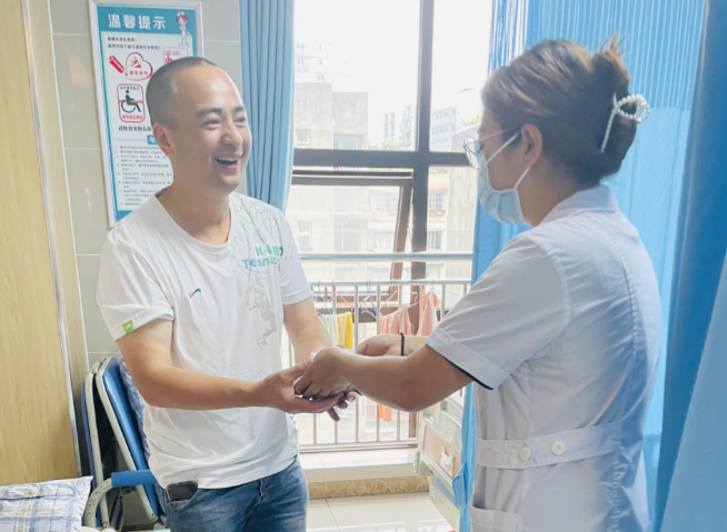 雅安結(jié)石病醫(yī)院為患者送上“愛(ài)心粽”