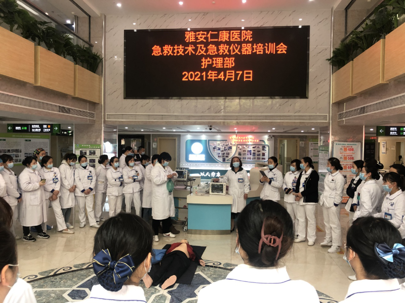 主持急救現場